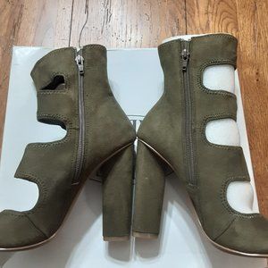 BROWN HEEDLED SANDALS